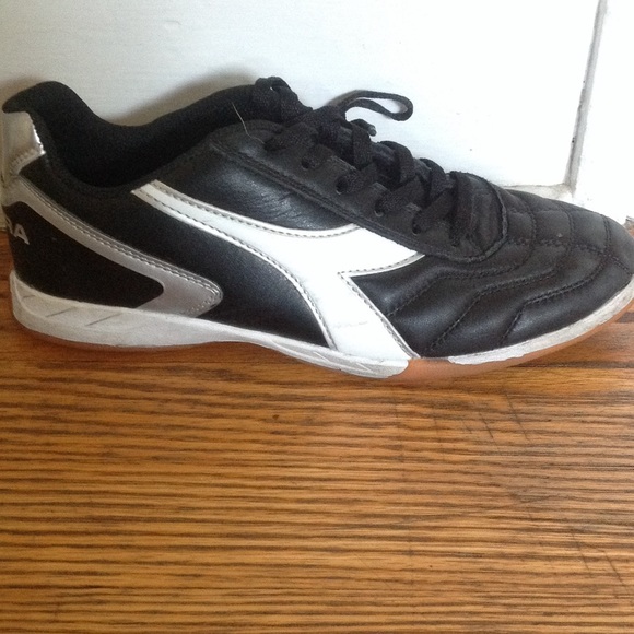 diadora men's indoor soccer shoes